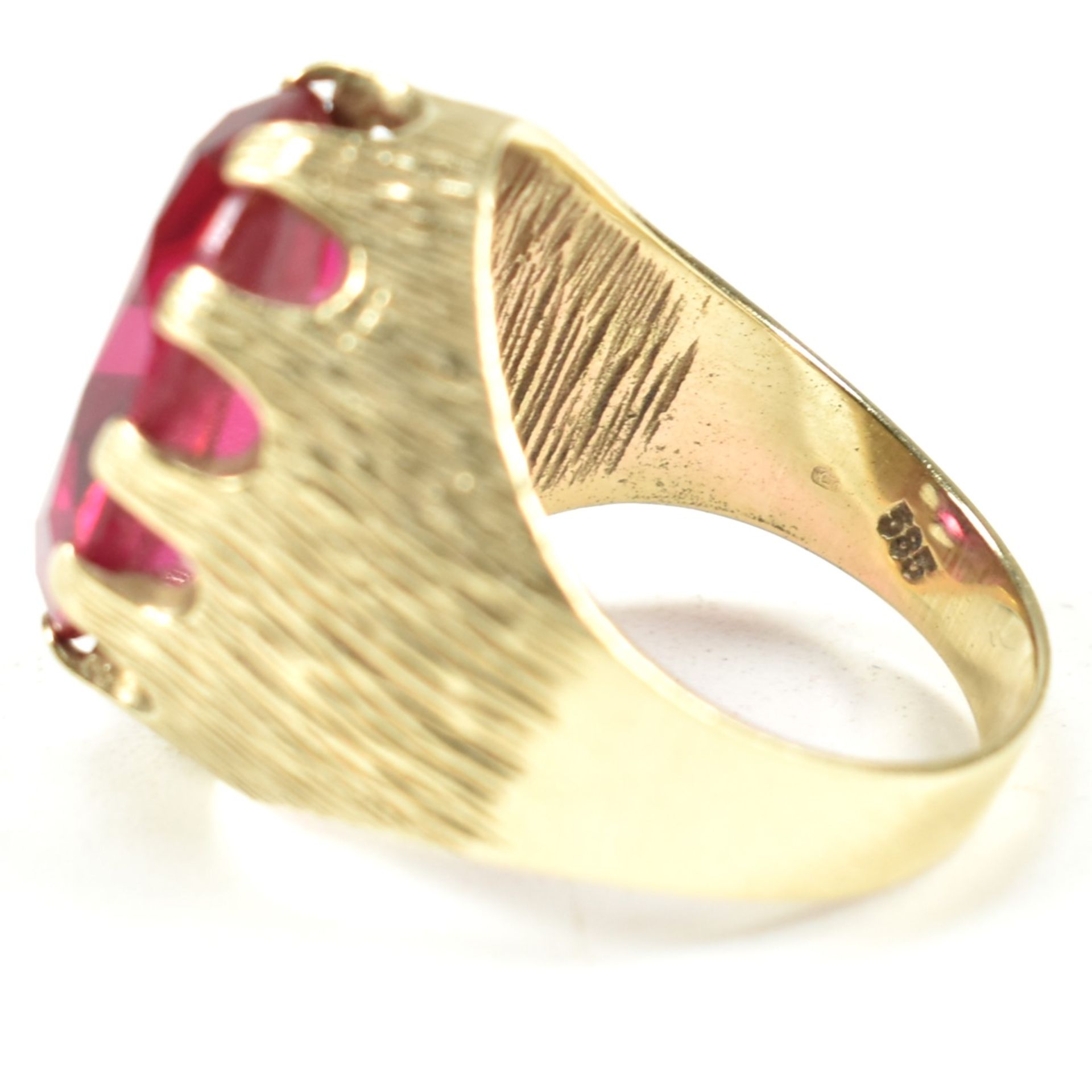 1970S 14CT GOLD SYNTHETIC RUBY RING - Bild 6 aus 7