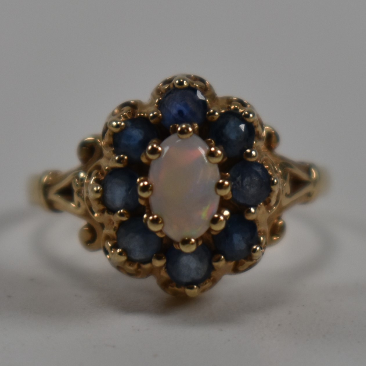 HALLMARKED 9CT GOLD SAPPHIRE & OPAL CLUSTER RING - Image 2 of 11