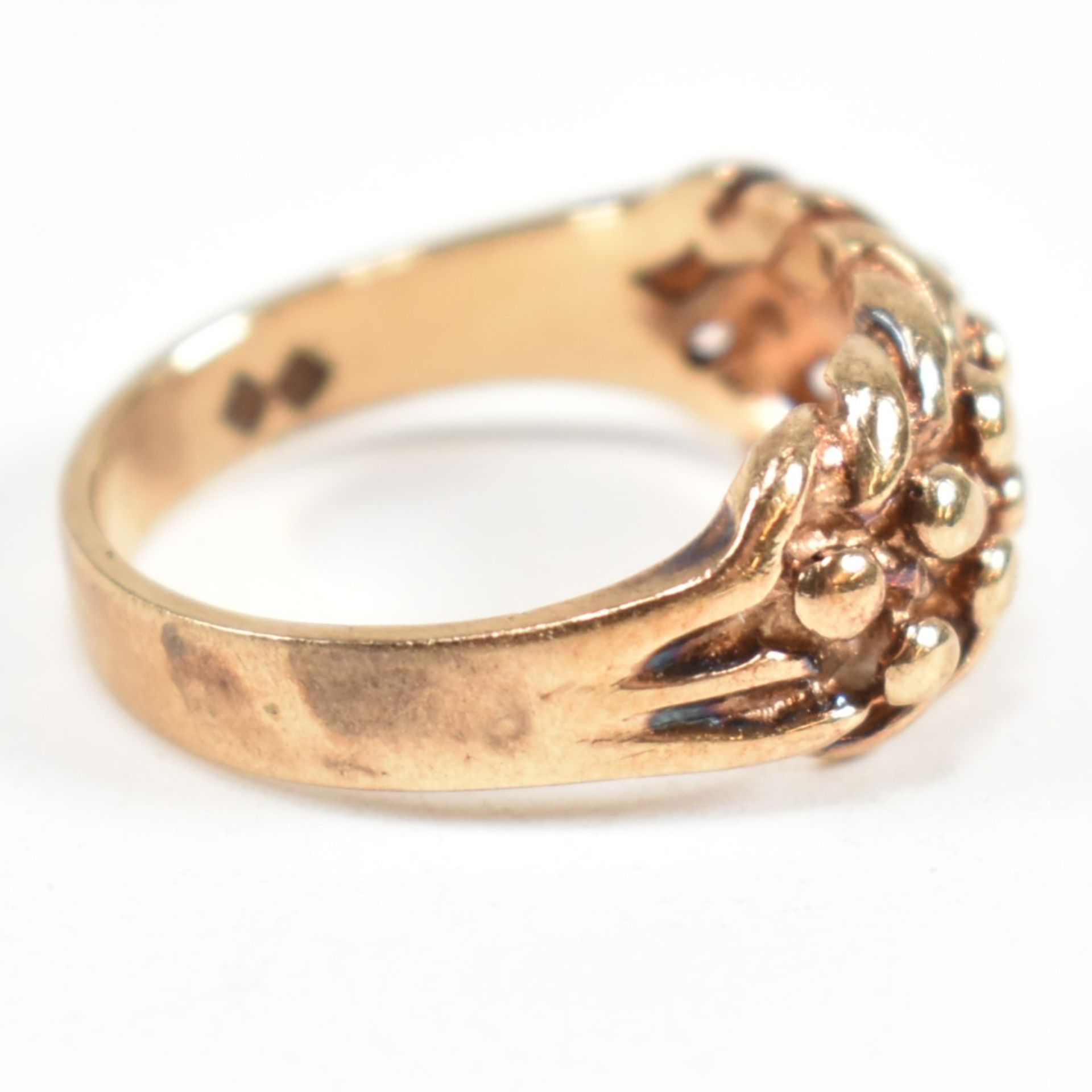 HALLMARKED 9CT GOLD KEEPER RING - Image 8 of 10