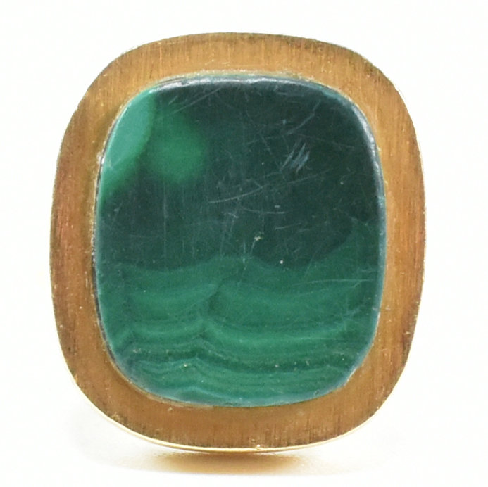 1970S 18CT GOLD & MALACHITE PANEL RING