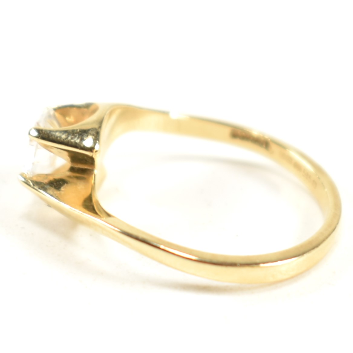 HALLMARKED 14CT GOLD & CZ CROSSOVER RING - Bild 7 aus 9