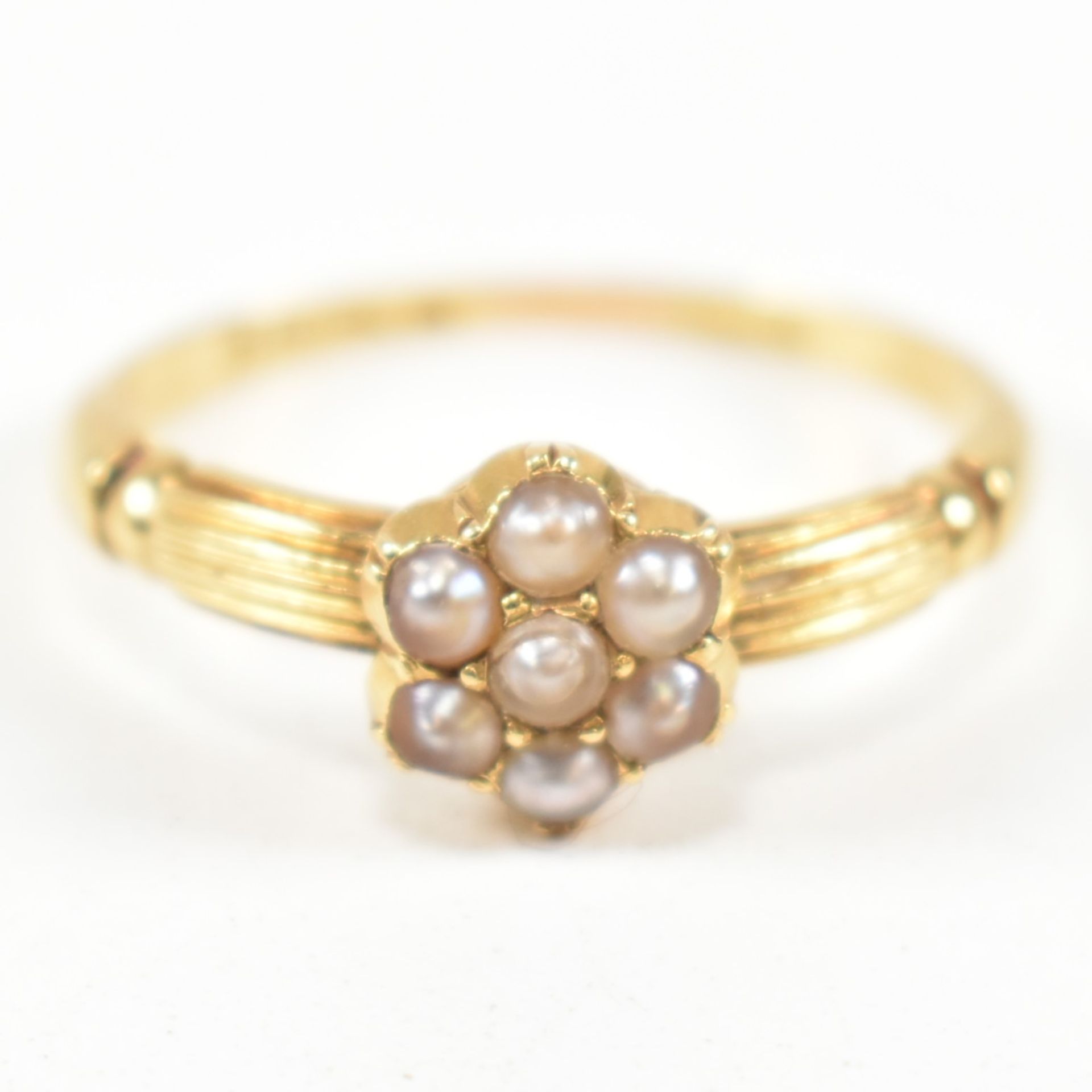 VICTORIAN HALLMARKED 18CT GOLD & SEED PEARL CLUSTER RING