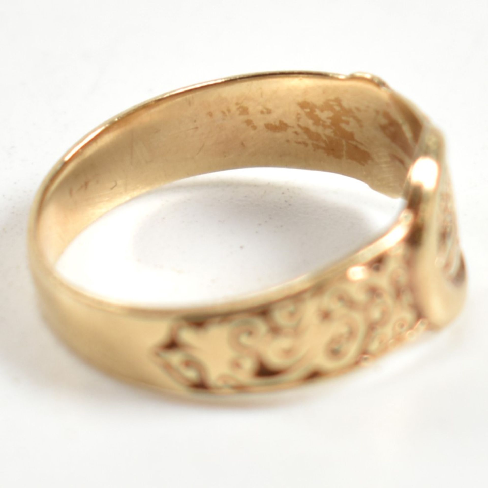 HALLMARKED 9CT GOLD ENGRAVED BELT BUCKLE RING - Image 7 of 9