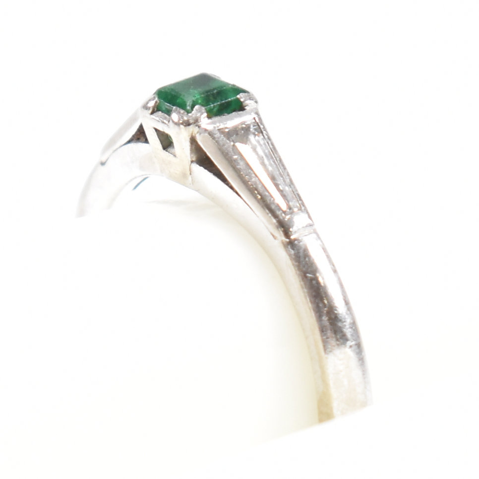 HALLMARKED 18CT WHITE GOLD EMERALD & DIAMOND RING - Image 9 of 9