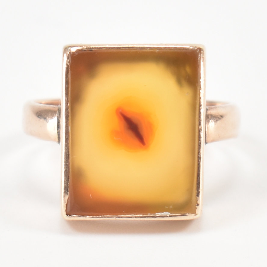 9CT GOLD & AGATE PLAQUE RING - Image 3 of 11