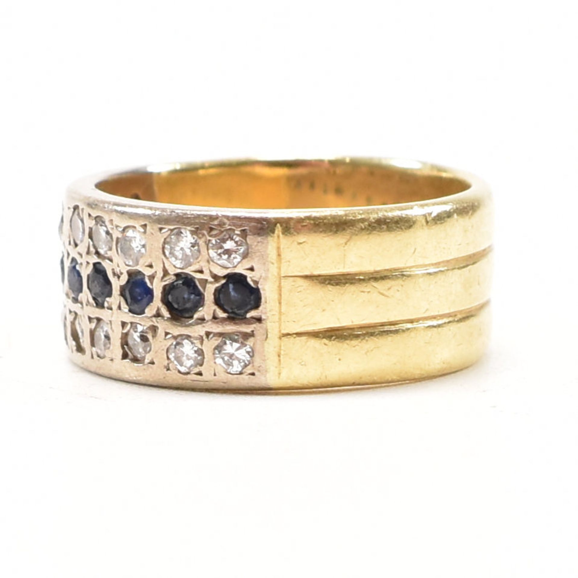 HALLMARKED 18CT BICOLOUR GOLD SAPPHIRE & DIAMOND BAND RING - Image 3 of 6