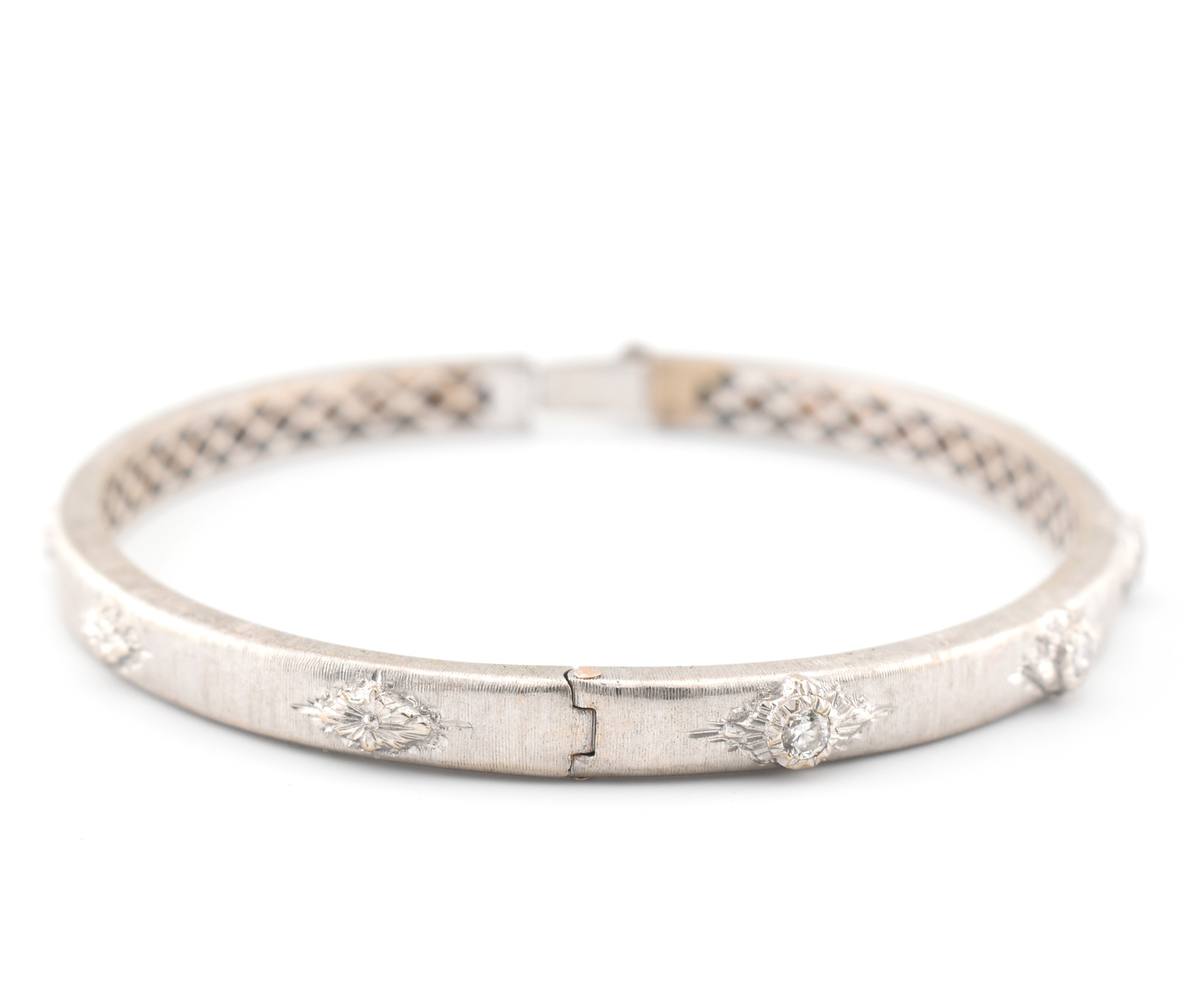 18CT WHITE GOLD & DIAMOND HINGED BANGLE - Image 5 of 5