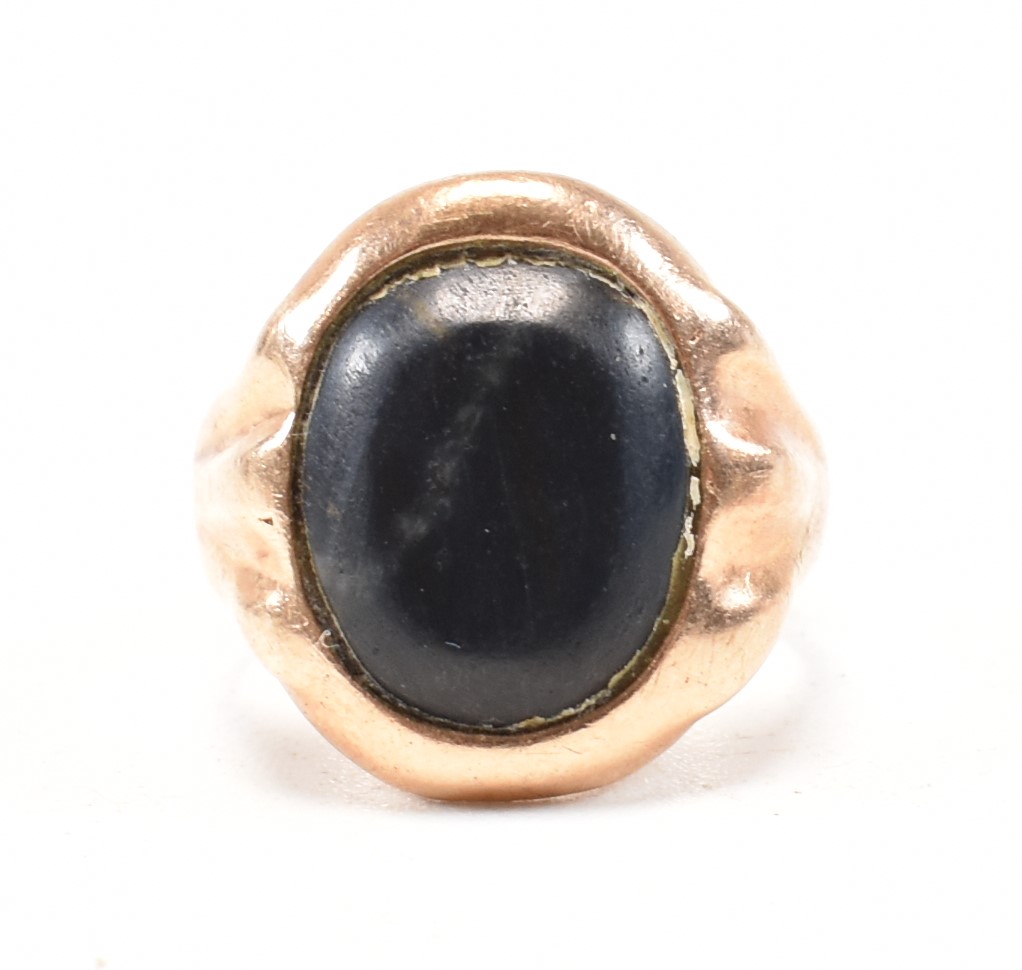 ANTIQUE YELLOW METAL & BLACK STONE SIGNET RING