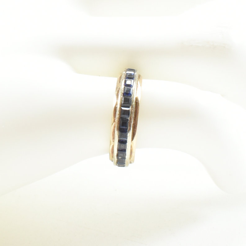 VINTAGE YELLOW METAL & SAPPHIRE ETERNITY RING - Image 8 of 8