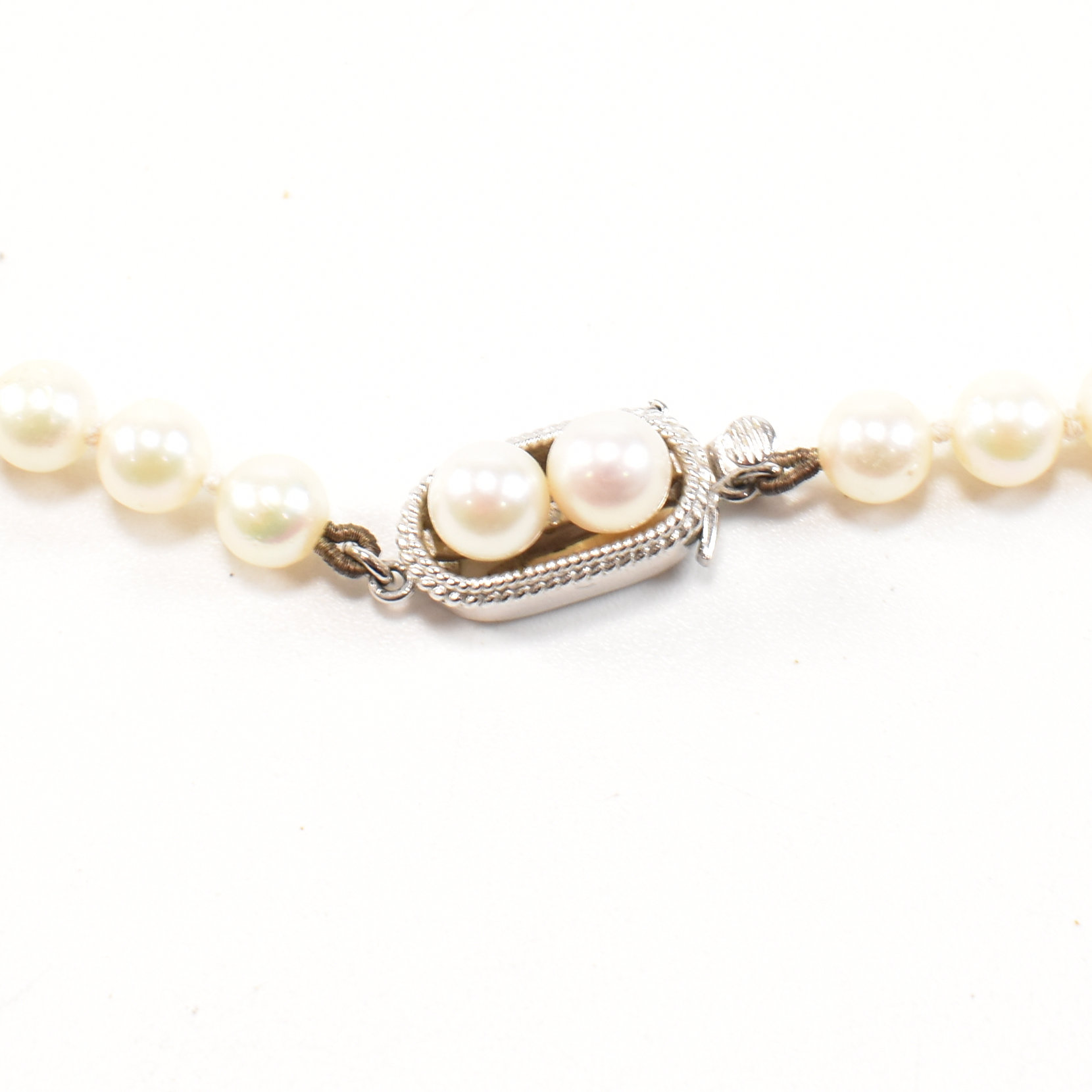 SILVER & CULTURED PEARL BEAD NECKLACE - Image 4 of 7