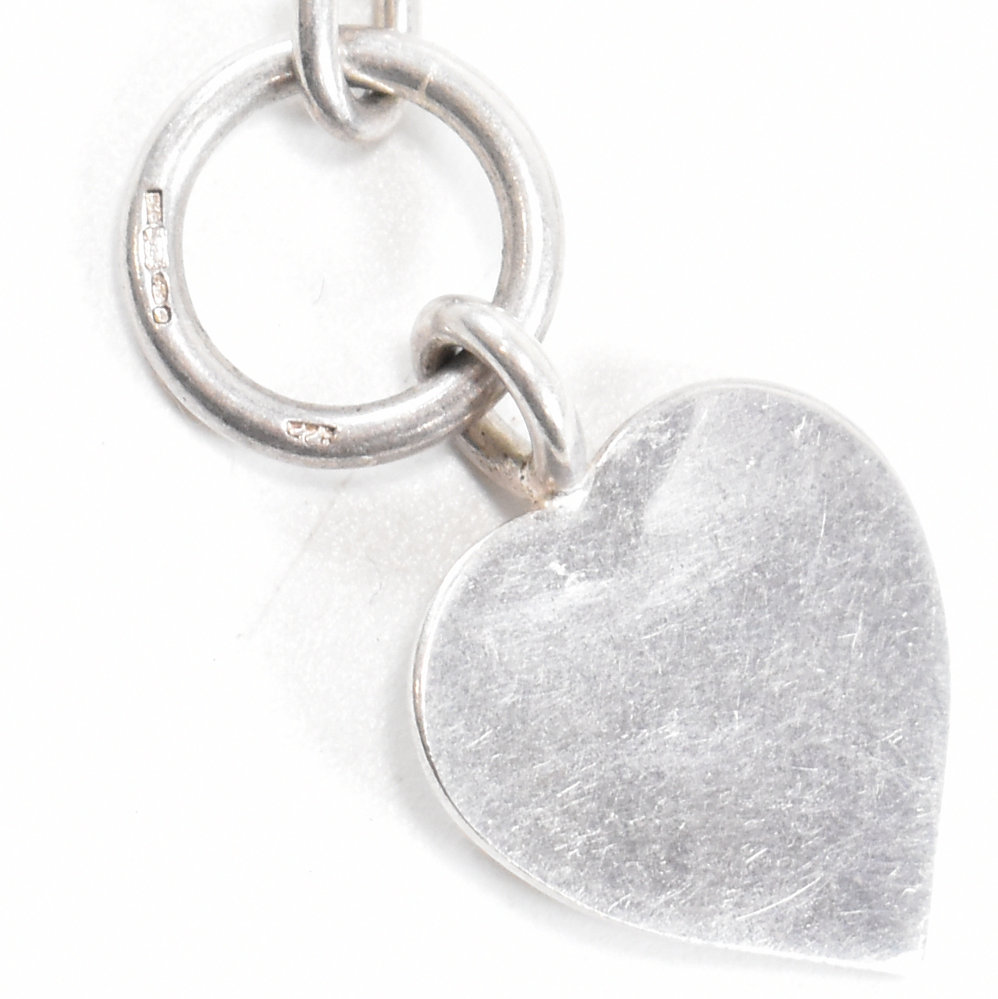 HALLMARKED SILVER T BAR CHAIN & HEART TAG PENDANT - Image 4 of 5