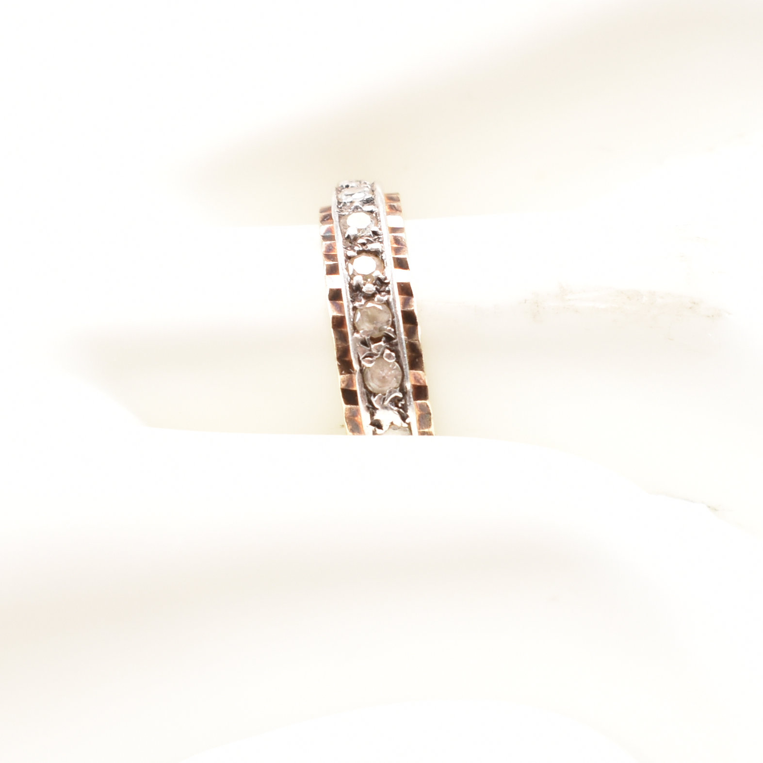 9CT GOLD SILVER & SPINEL ETERNITY RING - Image 9 of 9