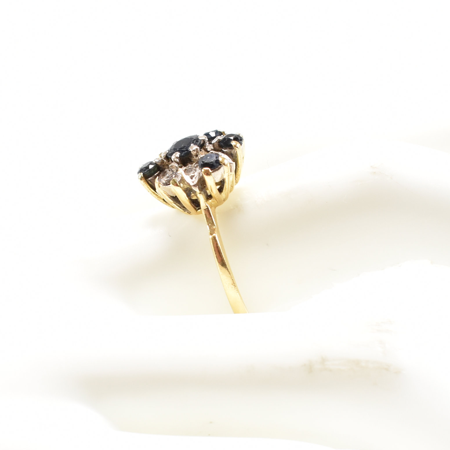 18CT GOLD SAPPHIRE & DIAMOND RING - AF - Image 8 of 8