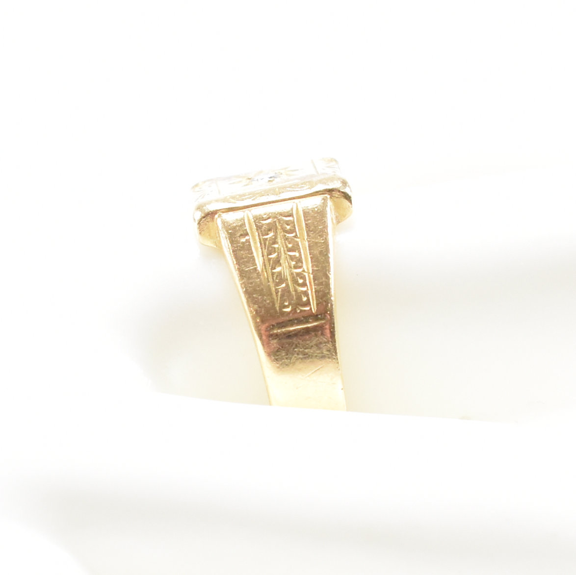 VINTAGE HALLMARKED 18CT GOLD & DIAMOND SIGNET RING - Image 9 of 9