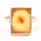 9CT GOLD & AGATE PLAQUE RING
