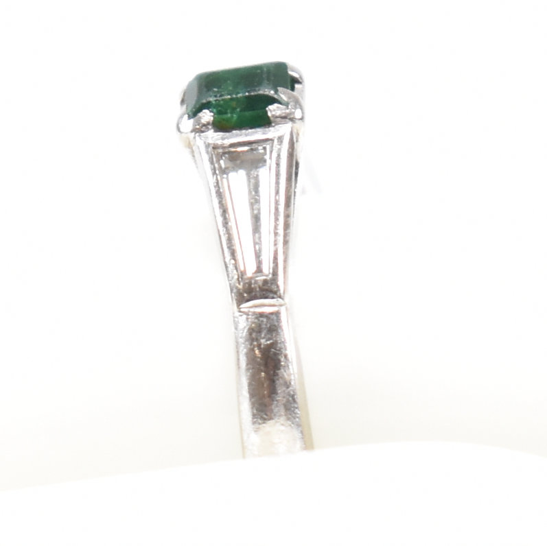 HALLMARKED 18CT WHITE GOLD EMERALD & DIAMOND RING - Image 8 of 9