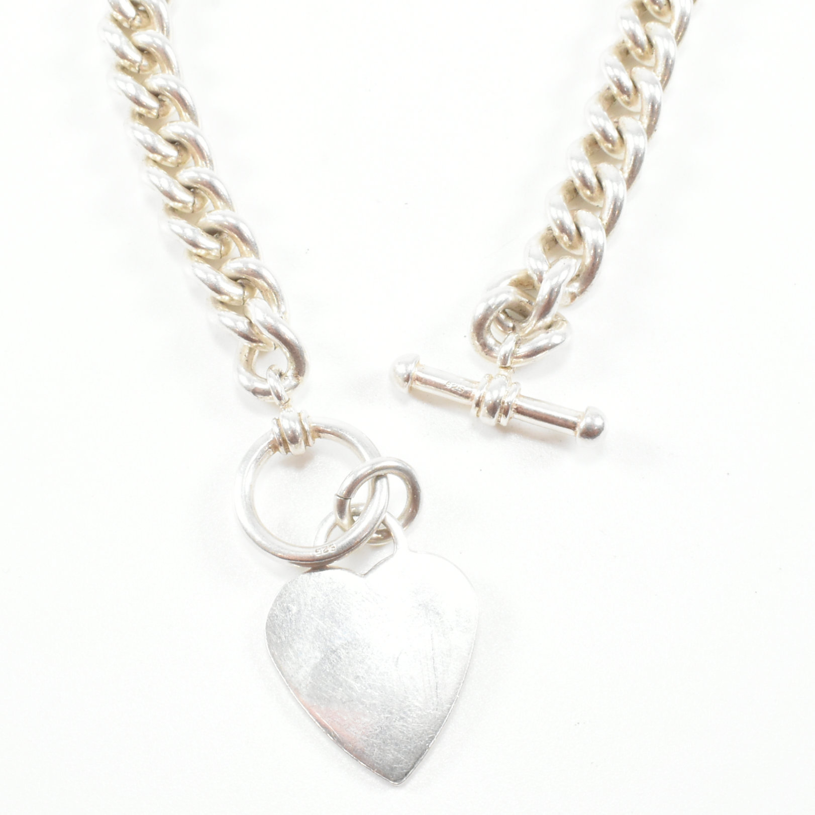 CONTEMPORARY 925 SILVER T BAR CURB LINK CHAIN & HEART PENDANT - Image 5 of 5