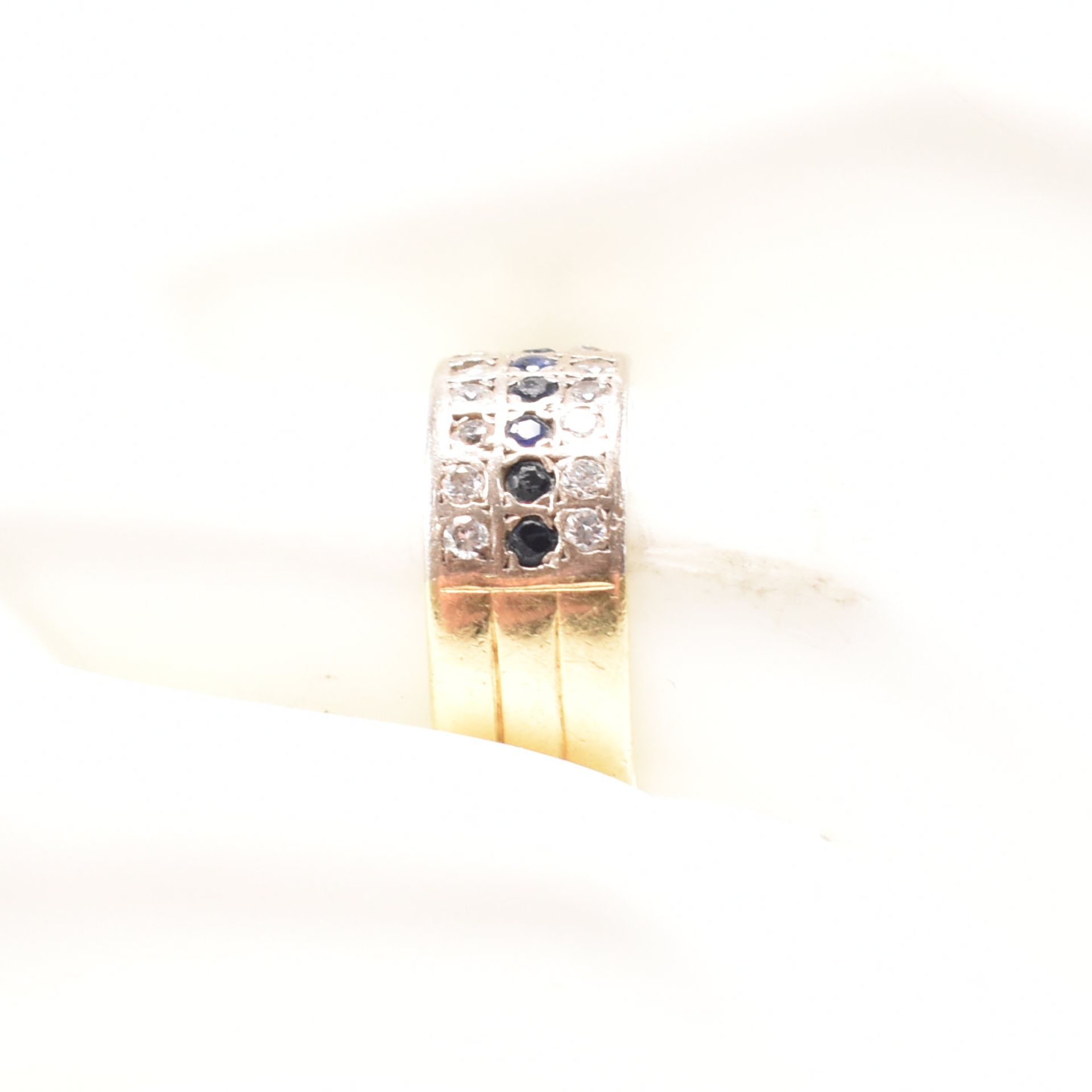 HALLMARKED 18CT BICOLOUR GOLD SAPPHIRE & DIAMOND BAND RING - Image 6 of 6