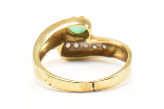 HALLMARKED ITALIAN 18CT GOLD DIAMOND & EMERALD CROSS OVER RING - Image 6 of 9