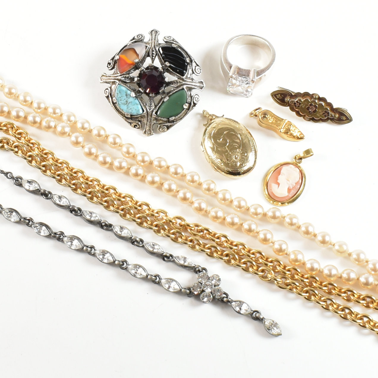 COLLECTION OF COSTUME JEWELLERY