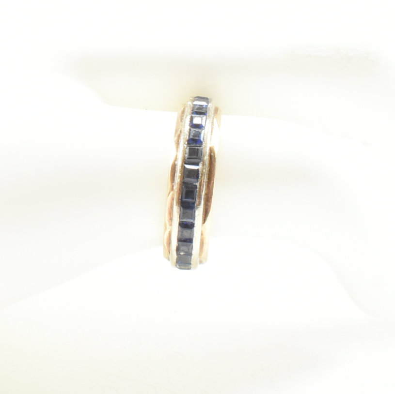 VINTAGE YELLOW METAL & SAPPHIRE ETERNITY RING - Image 7 of 8
