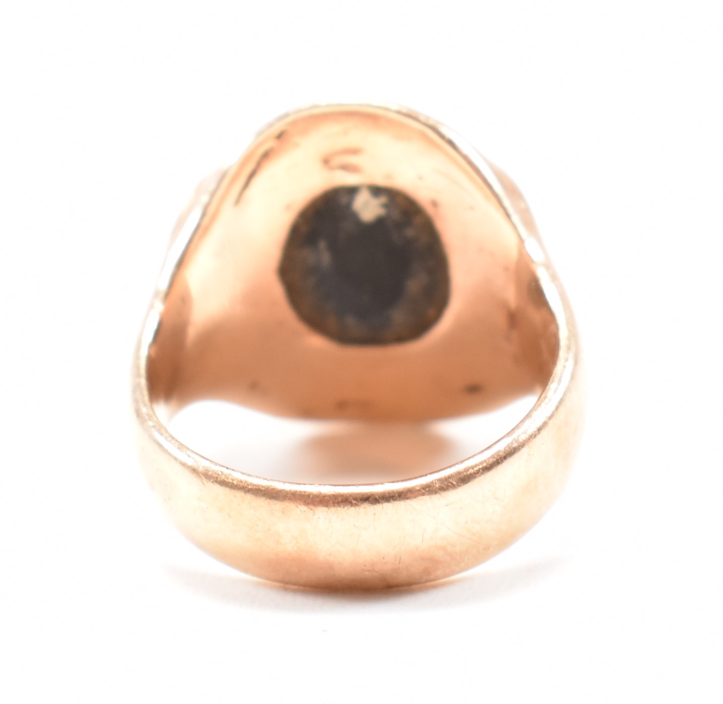 ANTIQUE YELLOW METAL & BLACK STONE SIGNET RING - Image 5 of 6