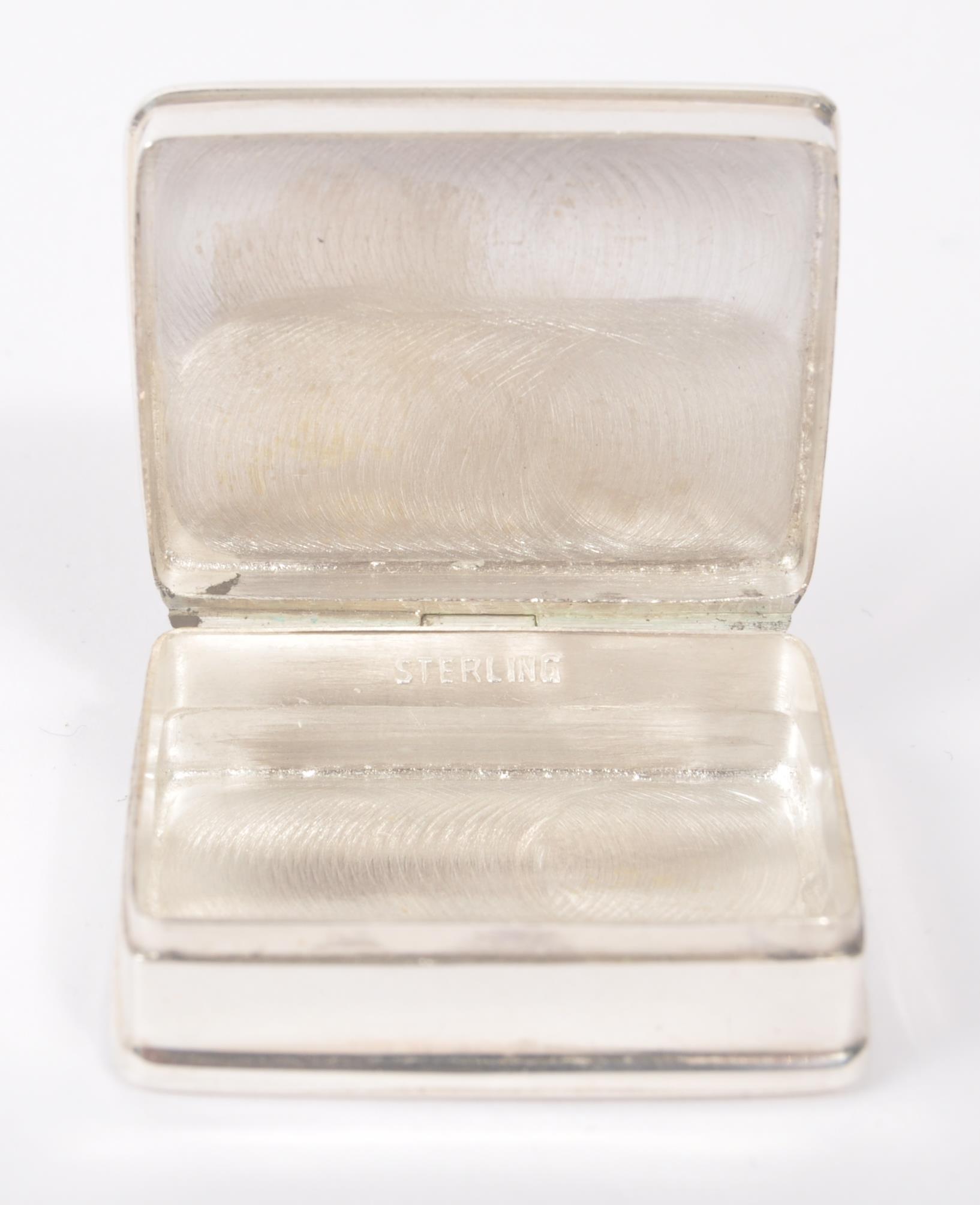 VINTAGE 20TH CENTURY SILVER PILL BOX WITH SEMI NUDE LADY - Image 4 of 4