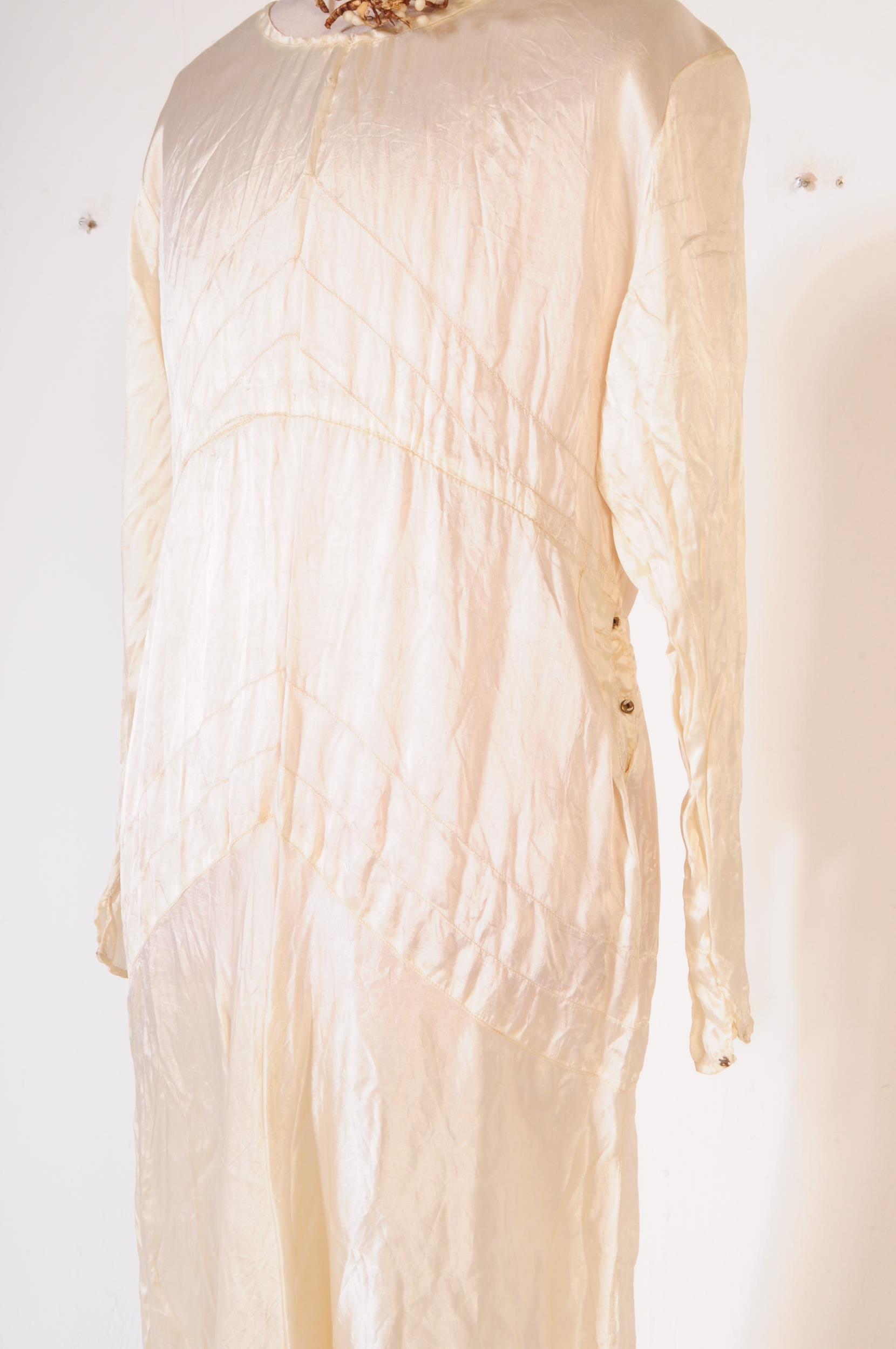 1920S VINTAGE SILK IVORY WEDDING DRESS - Image 5 of 12