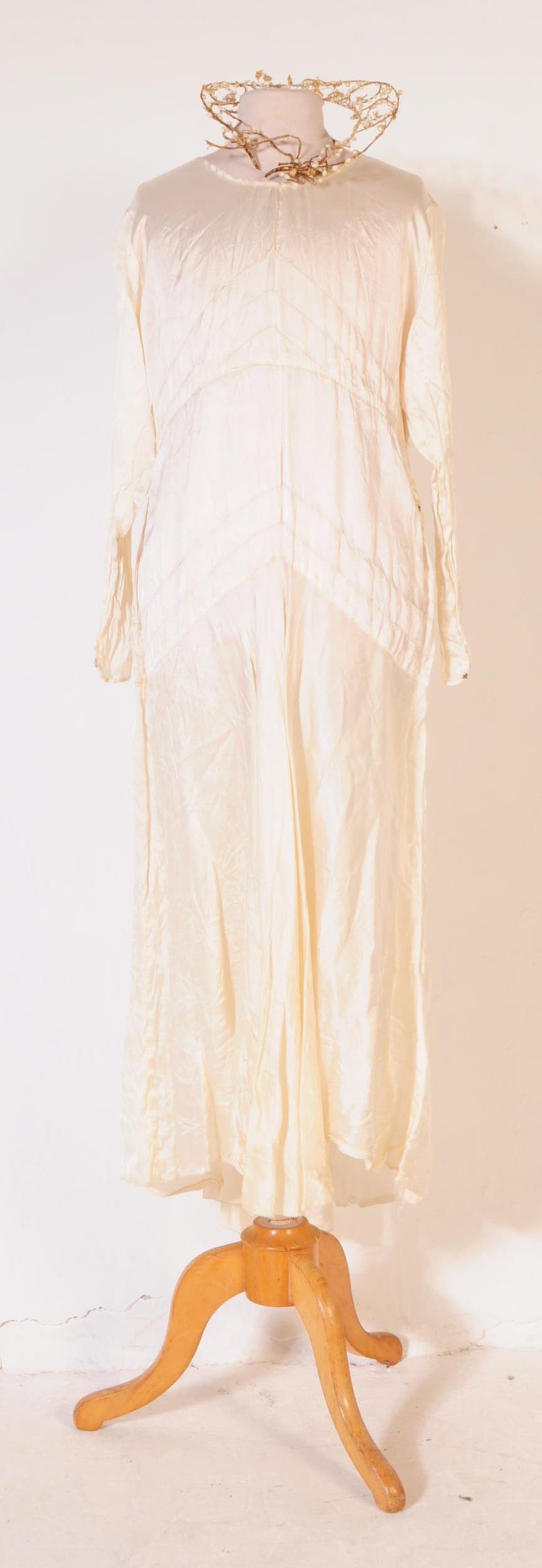 1920S VINTAGE SILK IVORY WEDDING DRESS - Image 2 of 12