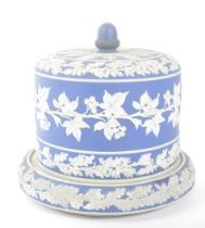 MANNER OF WEDGWOOD JASPERWARE - LIDDED CAKE STAND