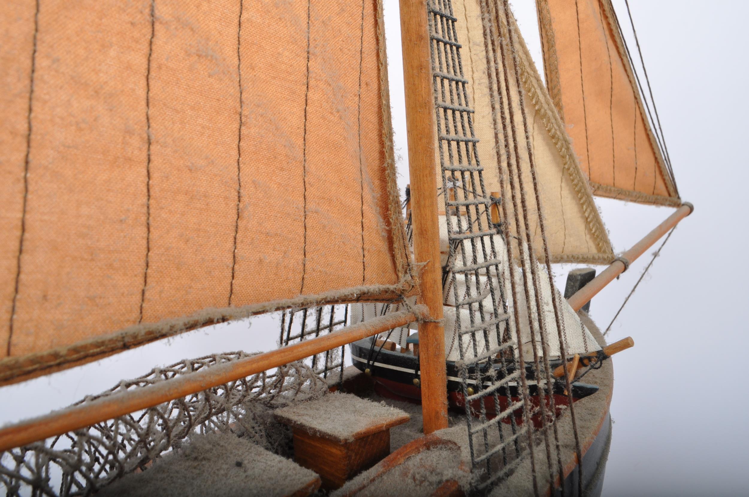 EARLY 20TH CENTURY WOODEN DISPLAY SAILING BOAT / YACHT - Image 3 of 7