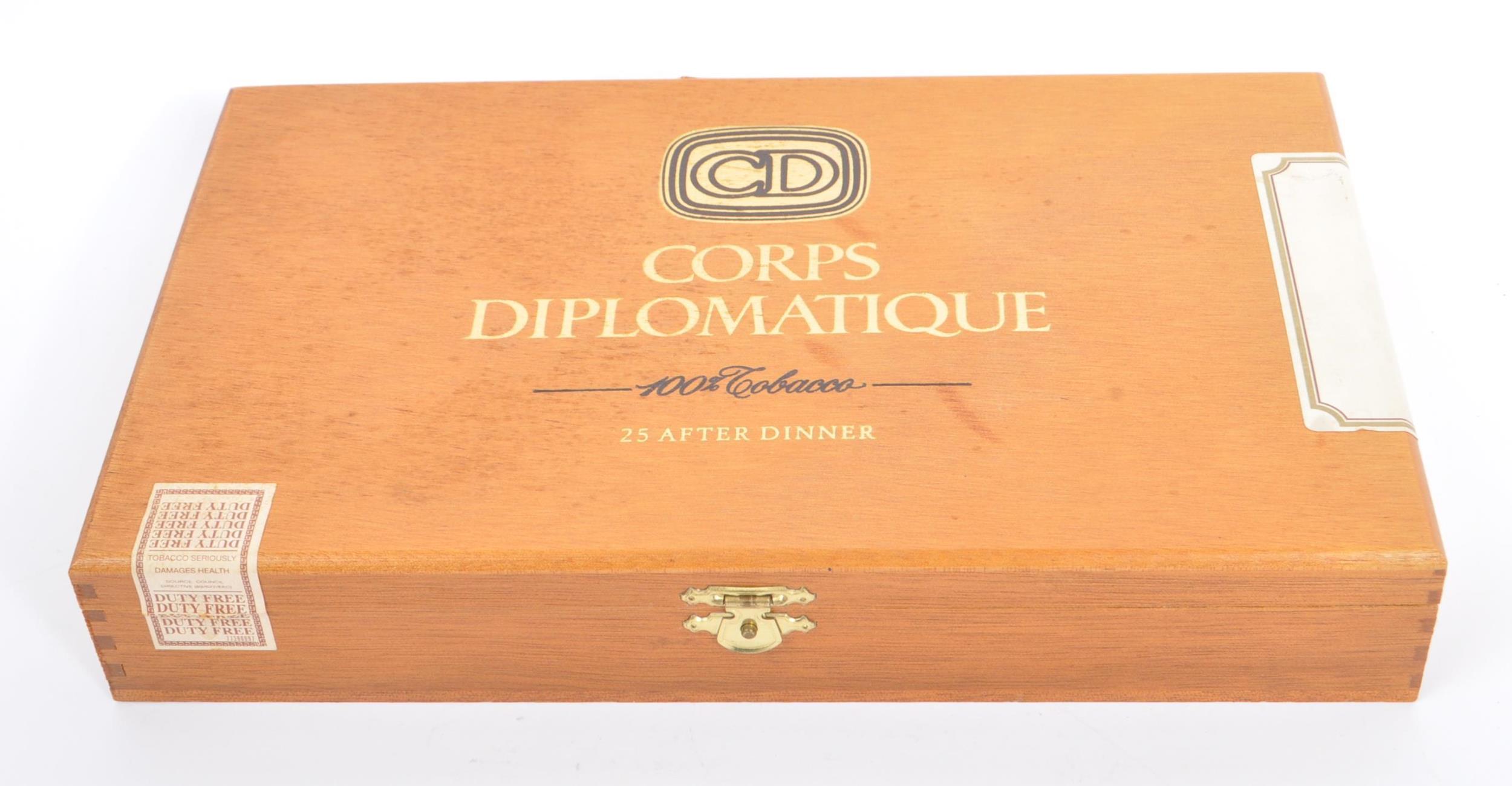 BOXED COLLECTION OF 'CORPS DIPLOMATIQUE' AFTER DINNER CIGARS - Image 5 of 6
