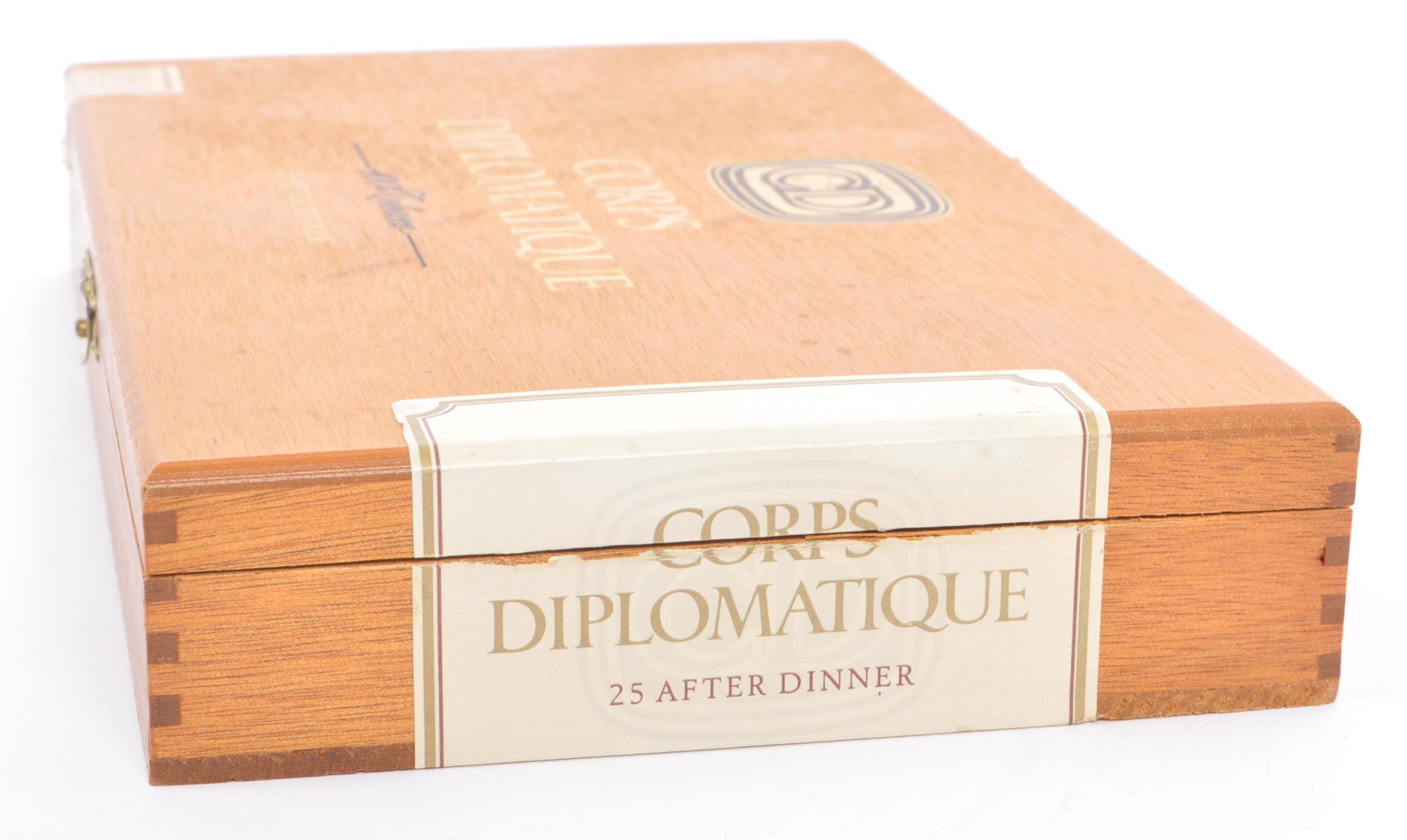 BOXED COLLECTION OF 'CORPS DIPLOMATIQUE' AFTER DINNER CIGARS - Image 6 of 6