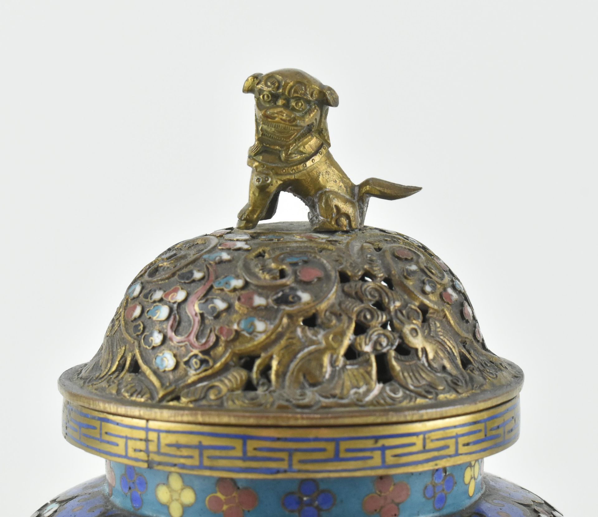 CLOISONNE DRAGON TRIPOD CENSER WITH LID 掐丝珐琅香炉 - Bild 4 aus 9