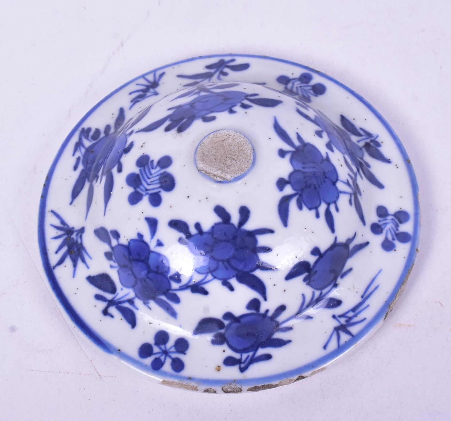 QING DYNASTY KANGXI BLUE AND WHITE JAR 清 康熙款青花博古罐 - Image 7 of 9