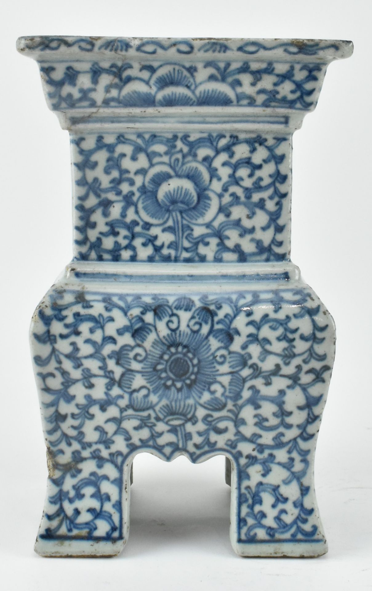 QING BLUE AND WHITE RECTANGULAR FOOTED CENSER 清 青花卷草纹香炉 - Image 3 of 6