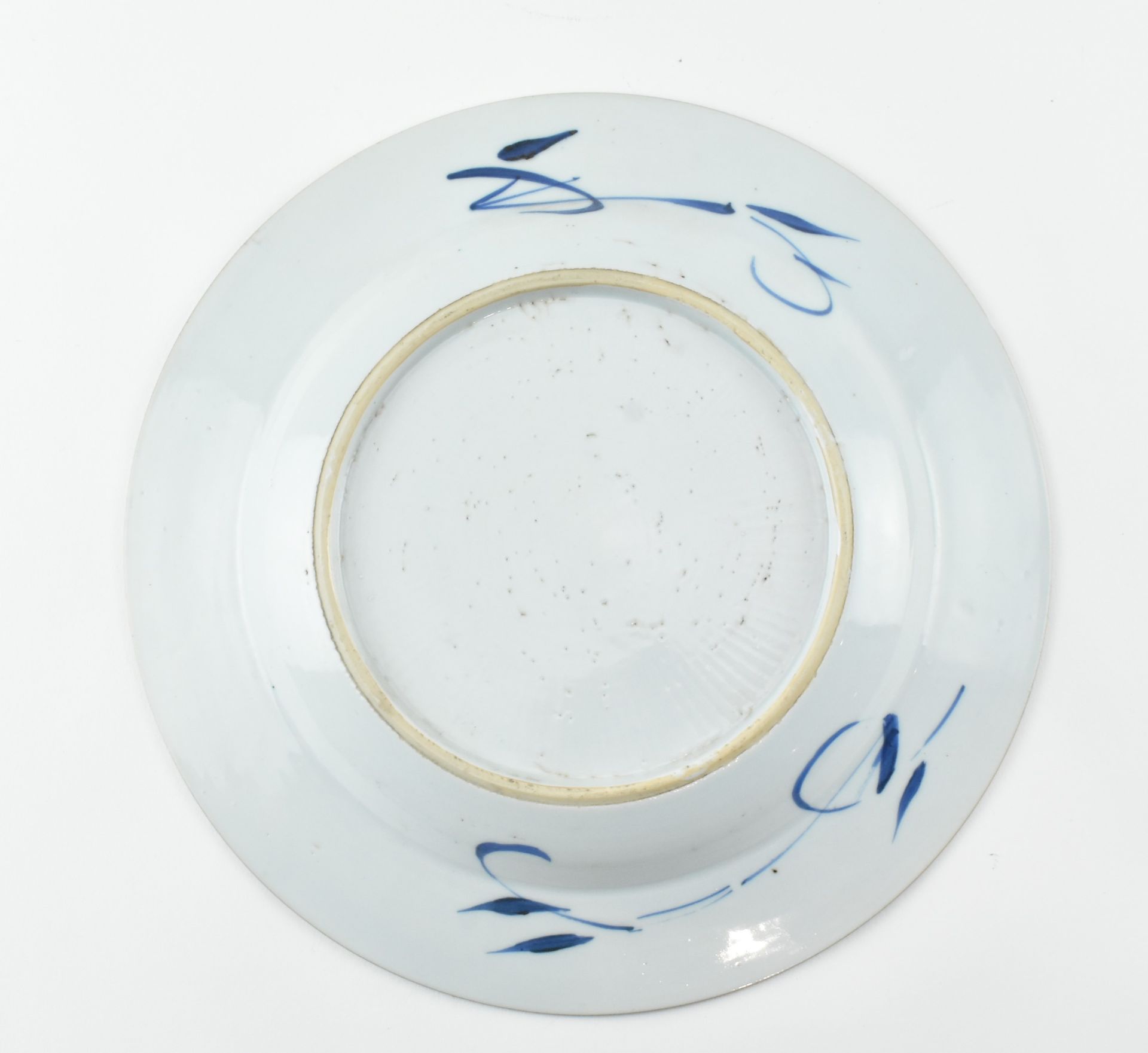 QING DYNASTY BLUE AND WHITE OGEE PLATE 清 青花花卉折腰盘 - Image 6 of 6