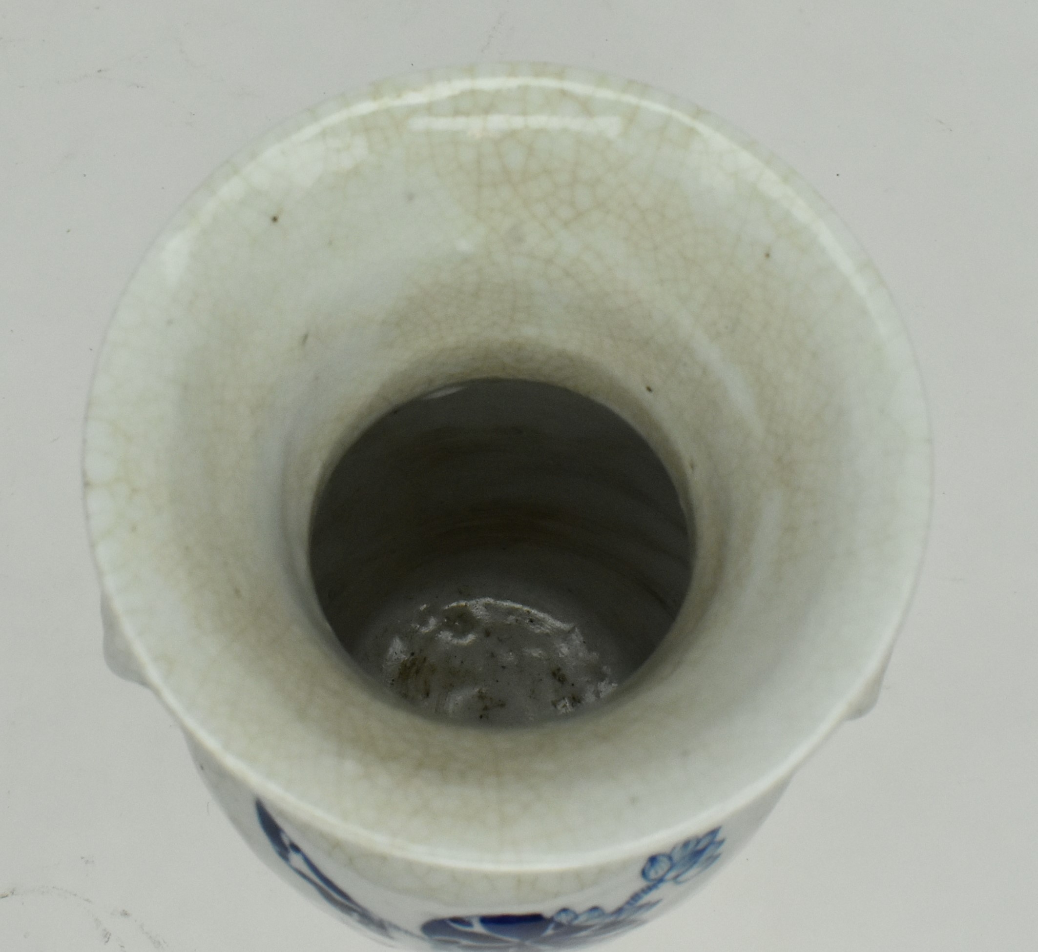 SWATOW WARE CRACKLED BLUE AND WHITE VASE 漳州窑青花博古花瓶 - Image 5 of 6