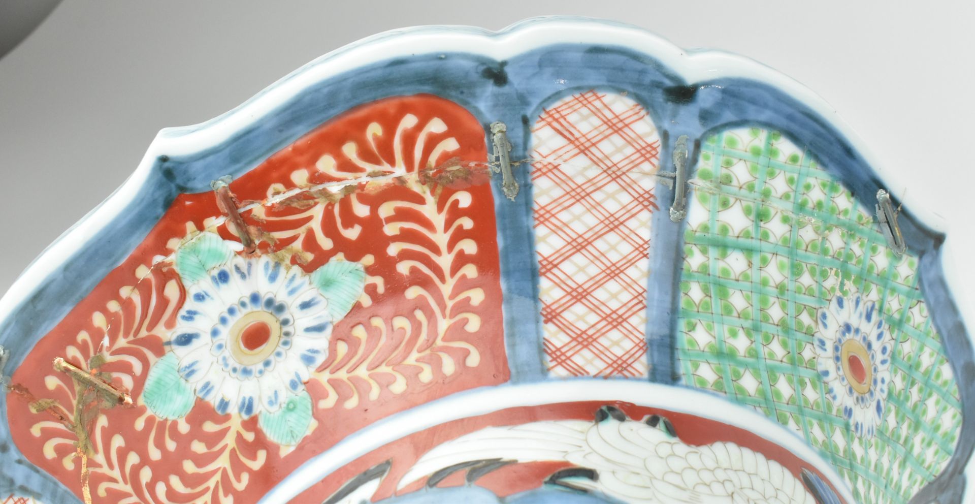 LARGE JAPANESE IMARI CERAMIC VASE, MEIJI PERIOD 明治伊万里瓶 - Bild 6 aus 8