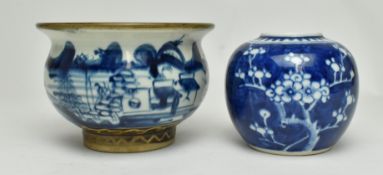 TWO BLUE AND WHITE CERAMIC CENSER AND JAR 青花罐香炉和姜罐