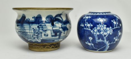 TWO BLUE AND WHITE CERAMIC CENSER AND JAR 青花罐香炉和姜罐