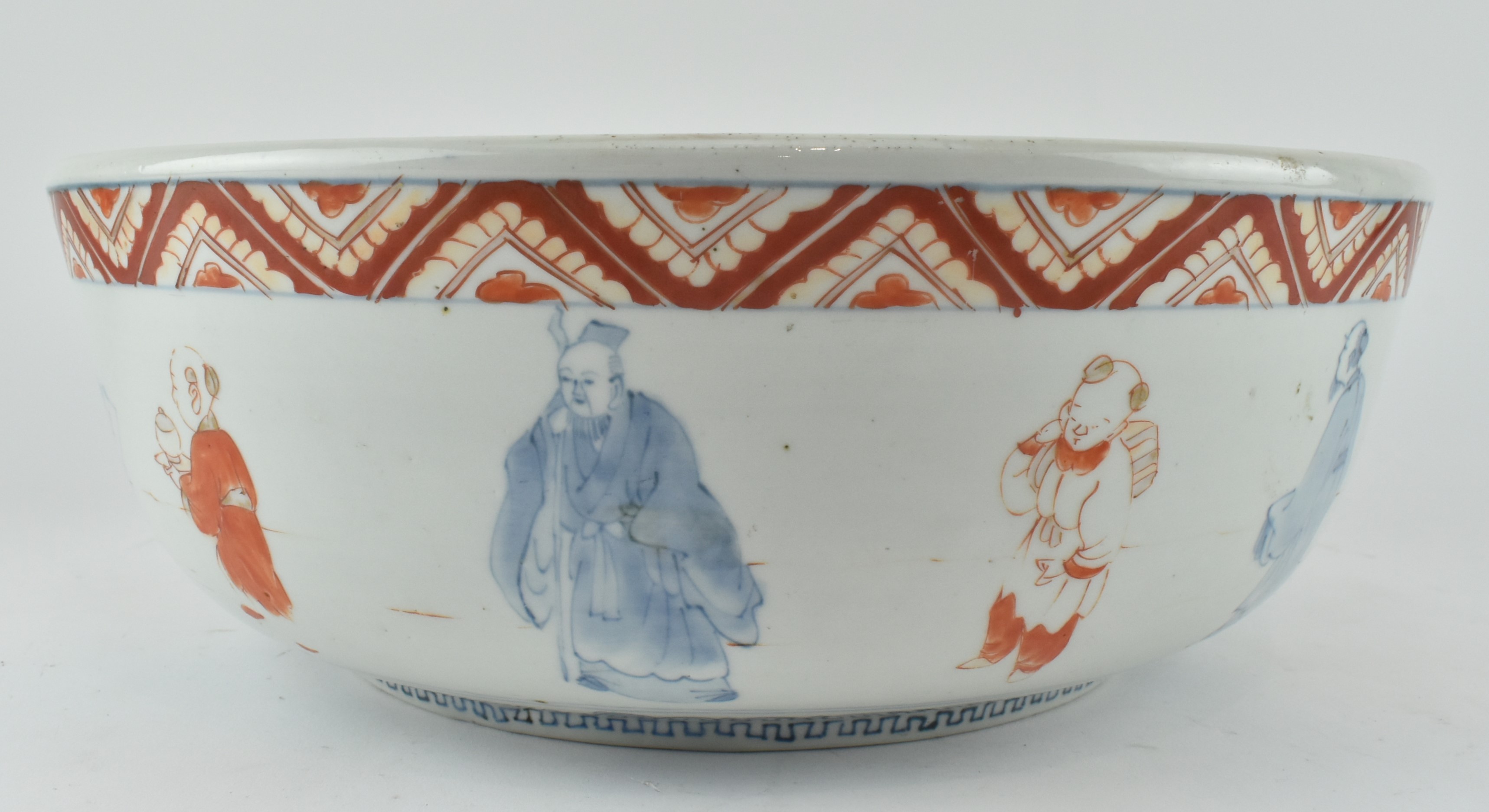 19TH CENTURY JAPANESE CERAMIC BLUE AND RED KO-IMARI BOWL - Image 2 of 8