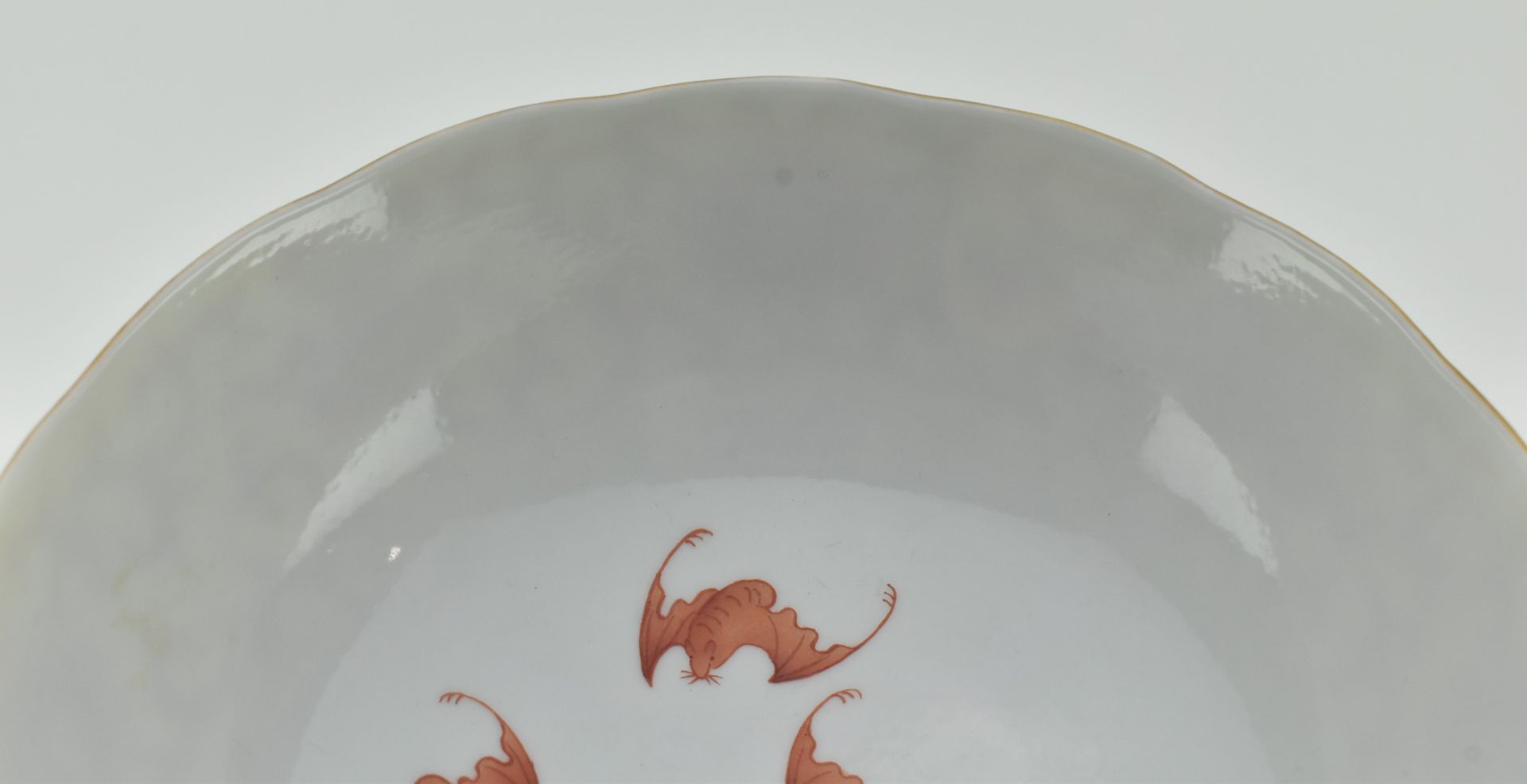 DAOGUANG IRON RED WUFU FIVE BATS BOWL 道光 矾红描金缠枝莲纹碗 - Image 4 of 8