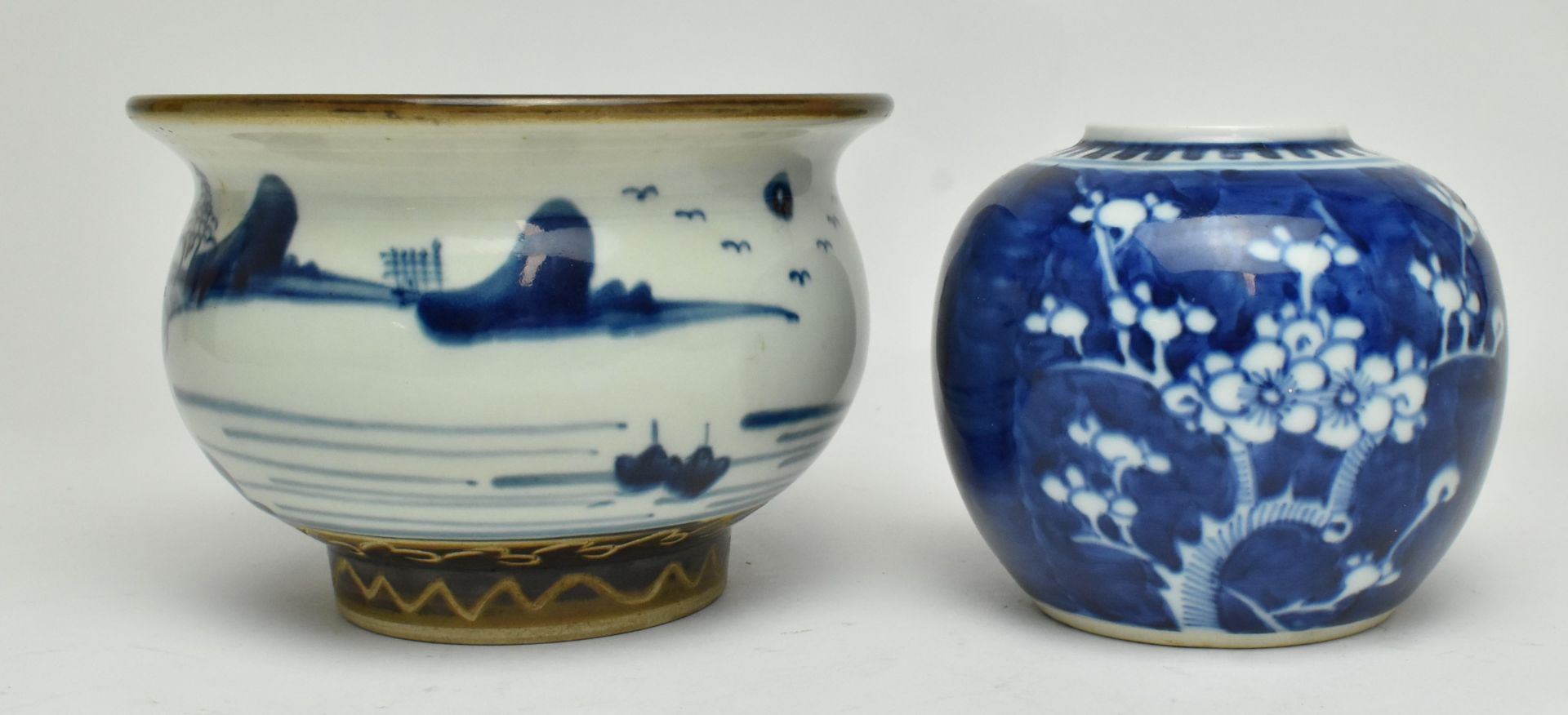 TWO BLUE AND WHITE CERAMIC CENSER AND JAR 青花罐香炉和姜罐 - Image 2 of 7