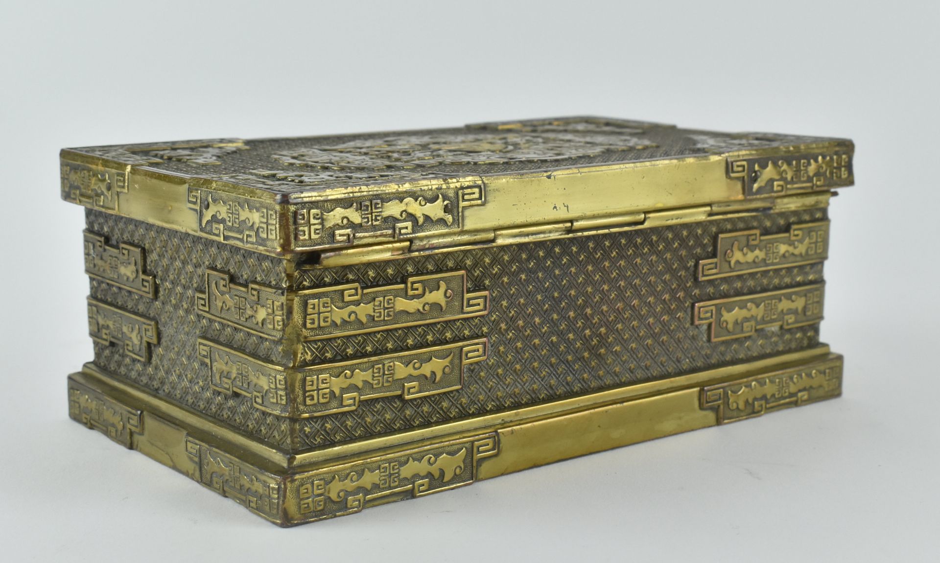 CHINESE BRASS LINED WOODEN BOX WITH HINGED COVER 铜镶木盒 - Bild 8 aus 8