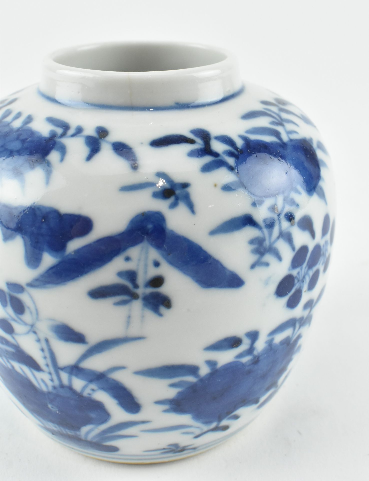 SMALL BLUE AND WHITE CERAMIC GINGER JAR, KANGXI MARK - Image 4 of 5