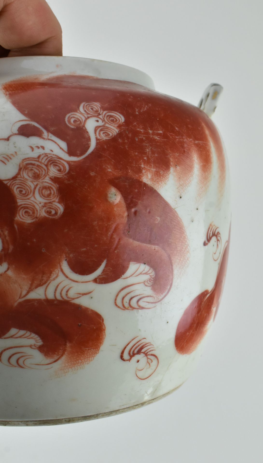 QING DYNASTY IRON RED ‘’LION” TEAPOT 清 矾红狮子茶壶 - Bild 6 aus 9