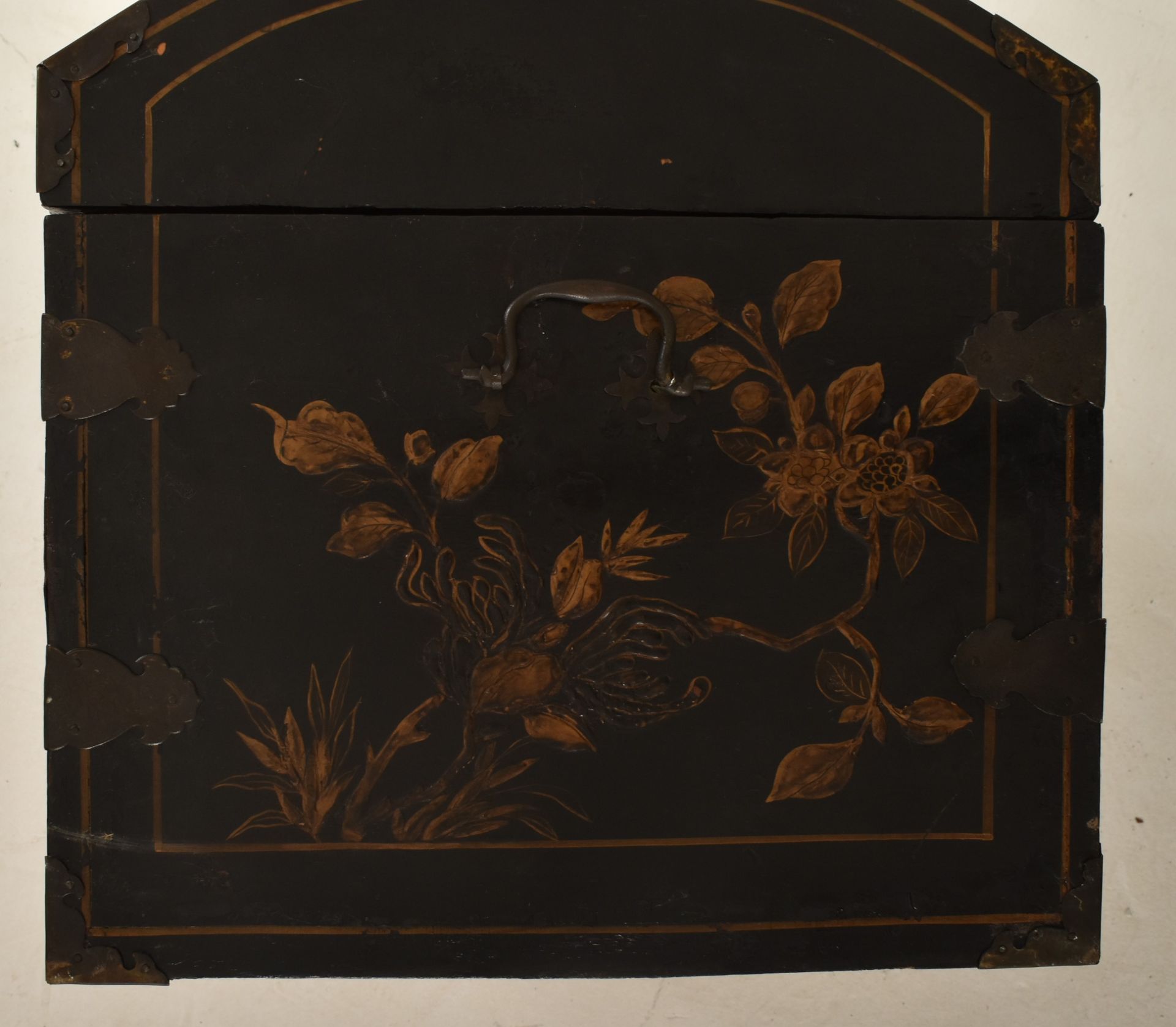 QING DYNASTY WOODEN LACQUERED STORAGE CHEST 清 富贵木宝箱 - Bild 6 aus 10