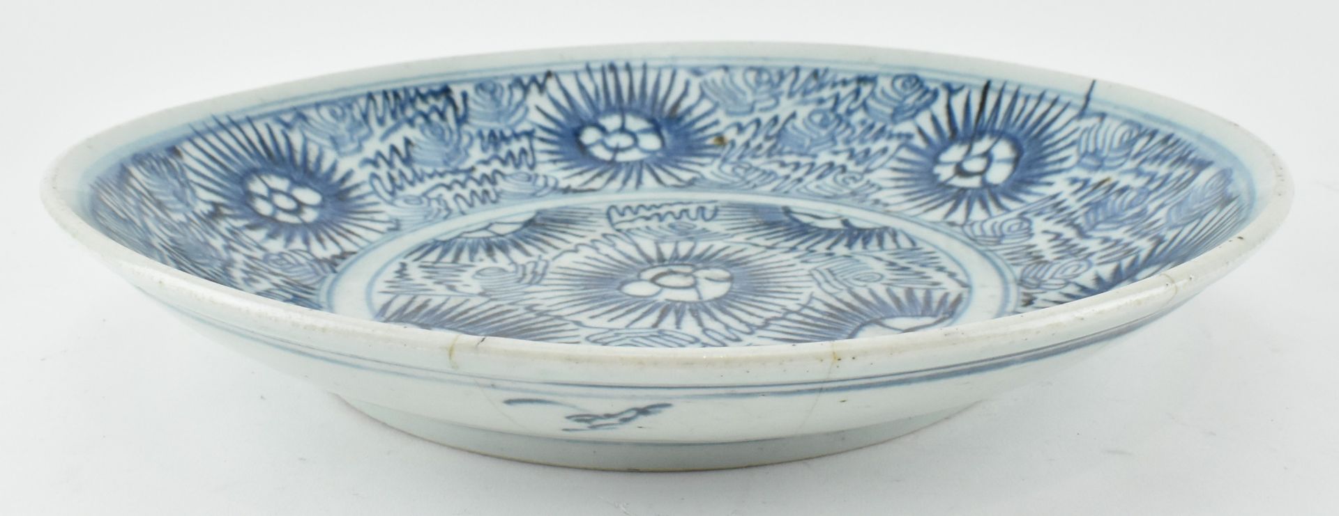 LATE 19TH CENTURY BLUE AND WHITE STARBURST CHARGER - Image 3 of 5