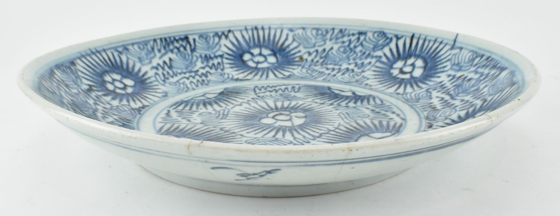 LATE 19TH CENTURY BLUE AND WHITE STARBURST CHARGER - Bild 3 aus 5